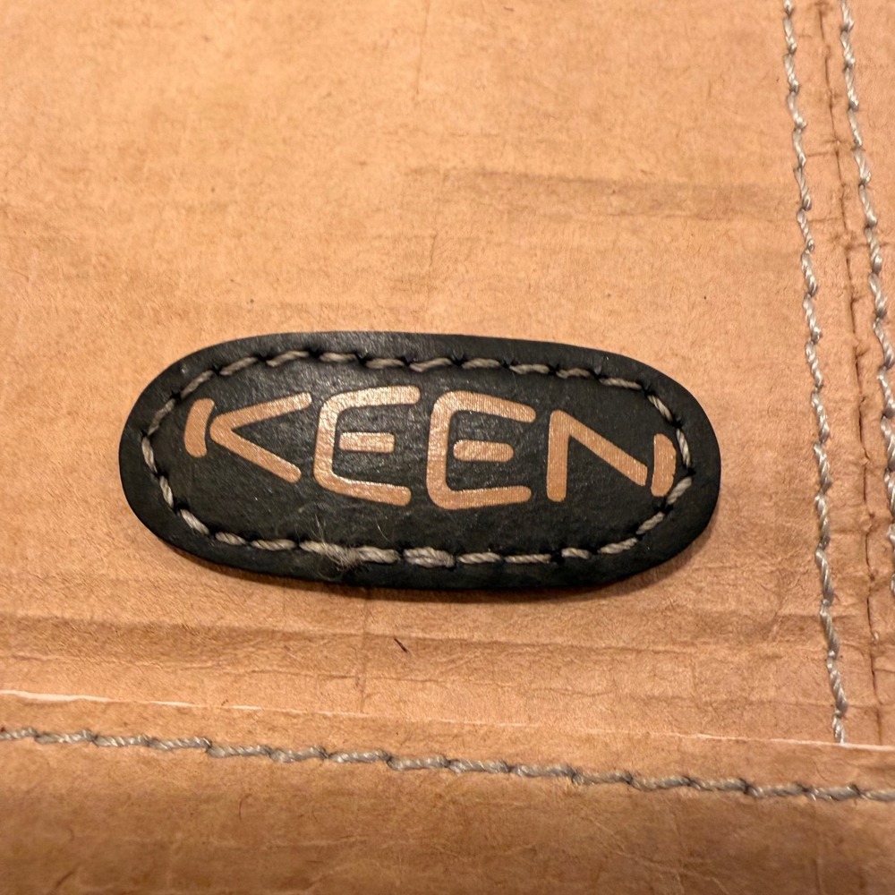 Keen Repurposed Wristlet Wallet Strap Snap Close Pockets Sustainable Recycled - Picture 3 of 11